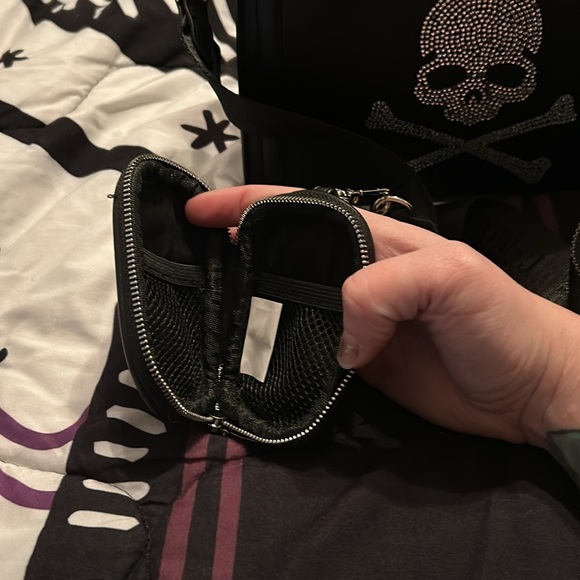 Steve Madden Skull Handbag - Picture 5 of 6